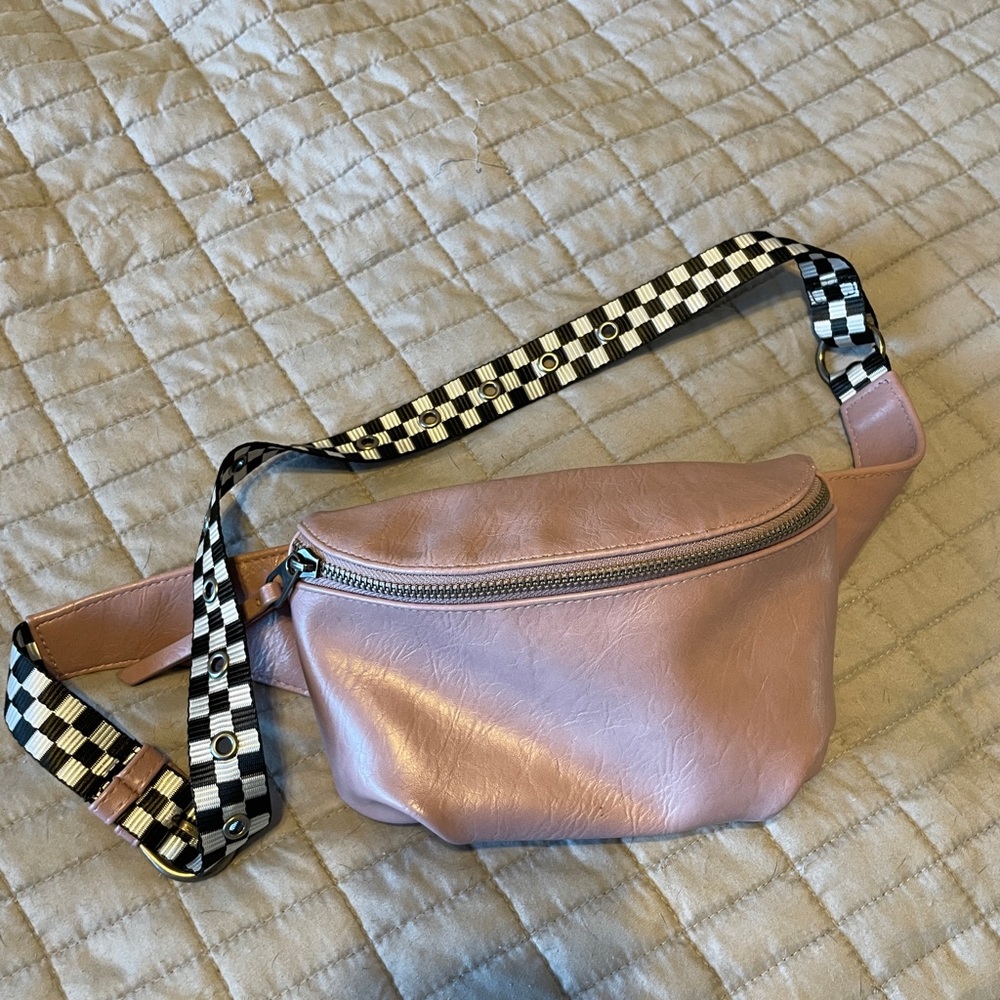 Universal thread Fanny pack